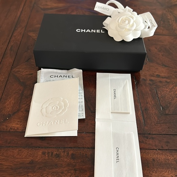 Chanel caviar medium flip wallet in black - Picture 8 of 8